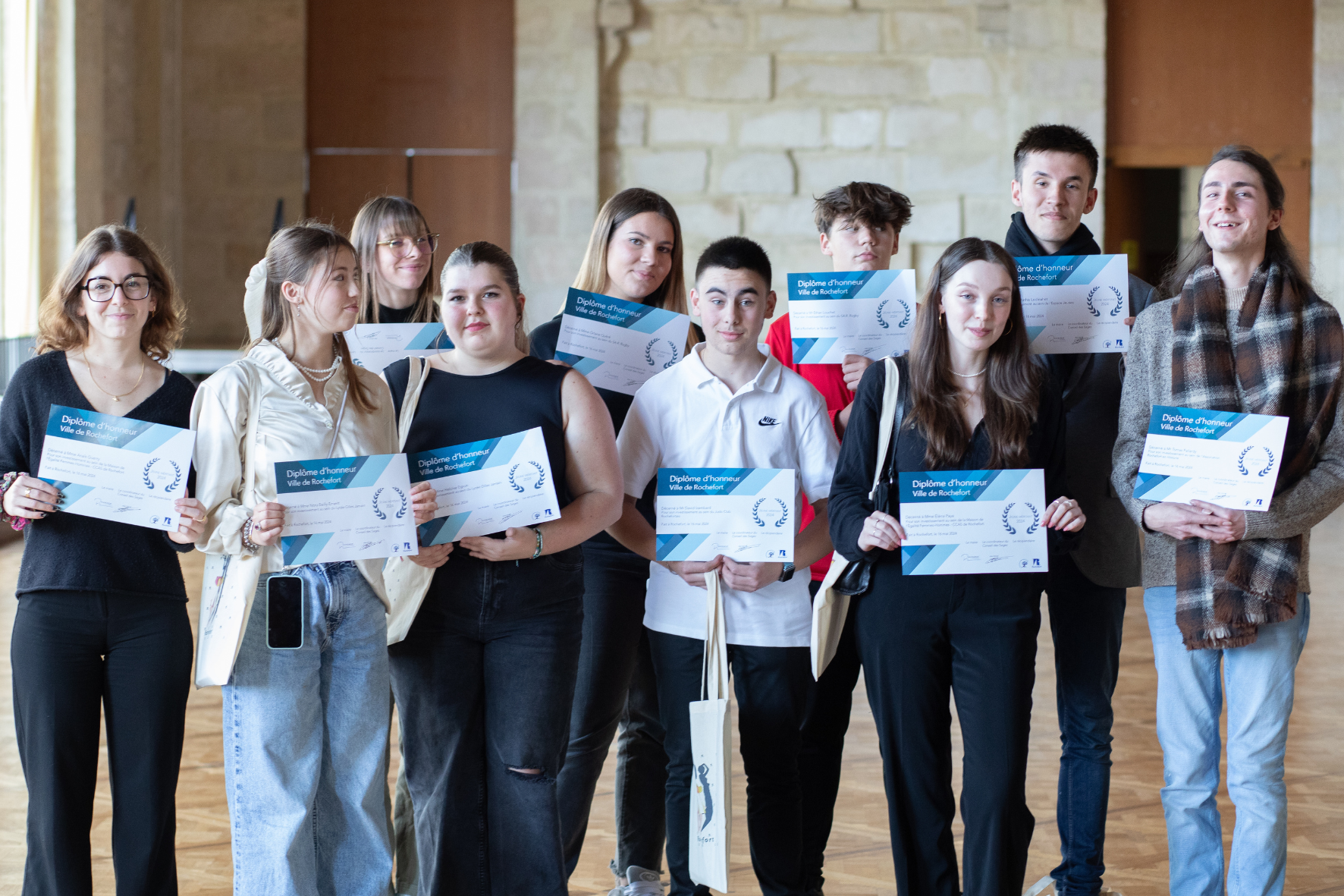 photo de groupe des jeunes méritants