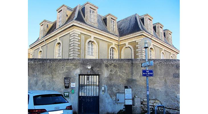 plaque dans son environnement