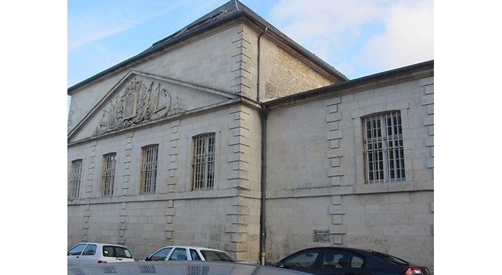 plaque dans son environnement