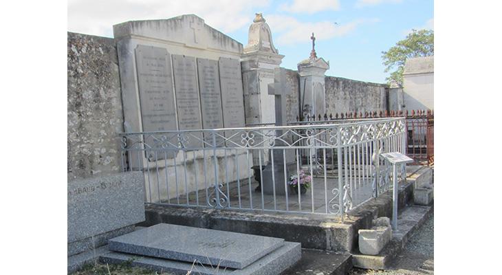 la plaque dans son environnement