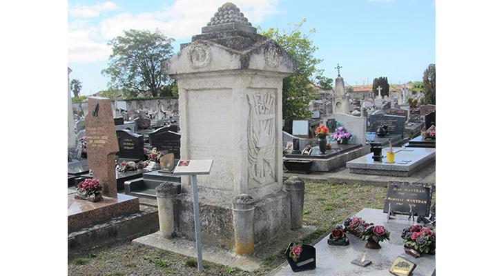 la plaque dans son environnement