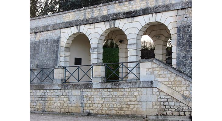 la plaque dans son environnement