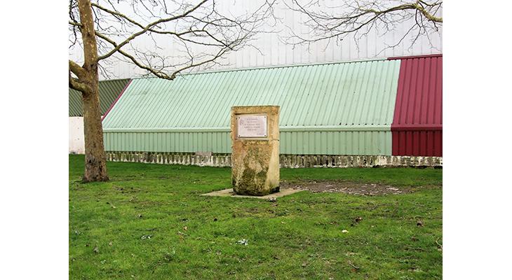 la plaque dans son environnement