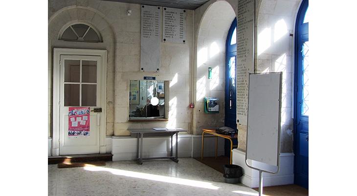 la plaque dans son environnement