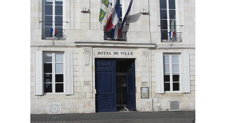 plaque dans son environnement