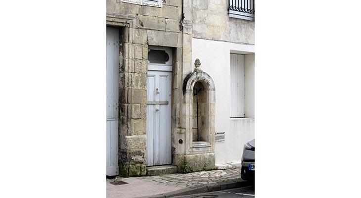 la plaque dans son environnement