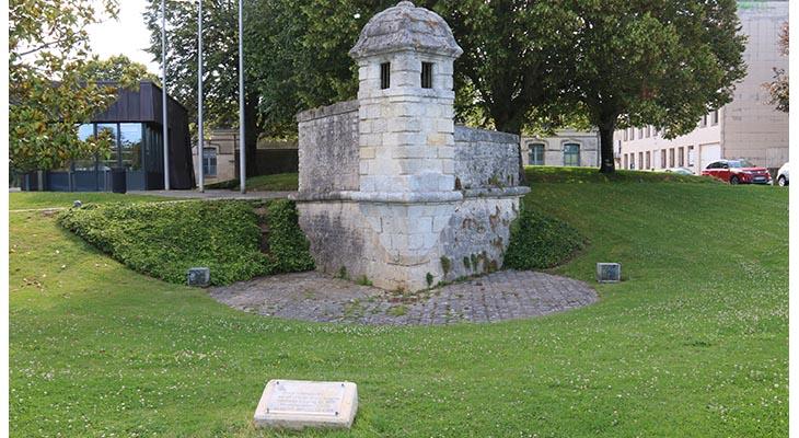 la plaque dans son environnement