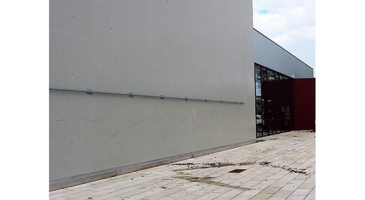 la plaque dans son environnement