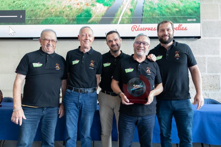 Sportifs avec le trophée des sport 2025