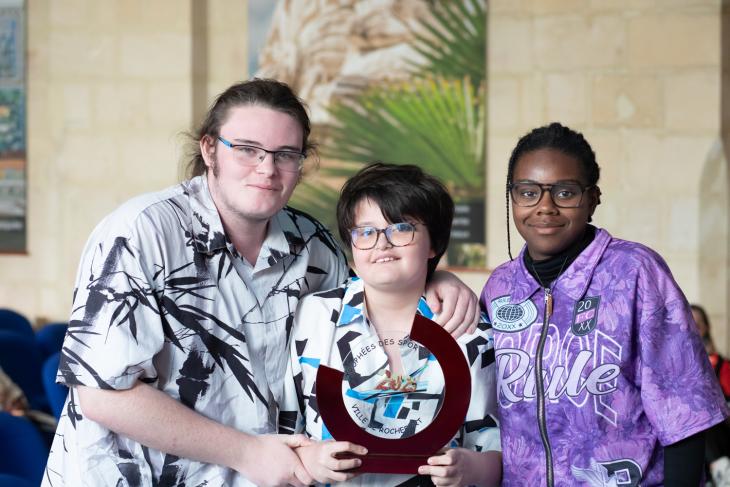 Sportifs avec le trophée des sport 2025