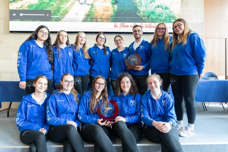 Sportifs avec le trophée des sport 2025