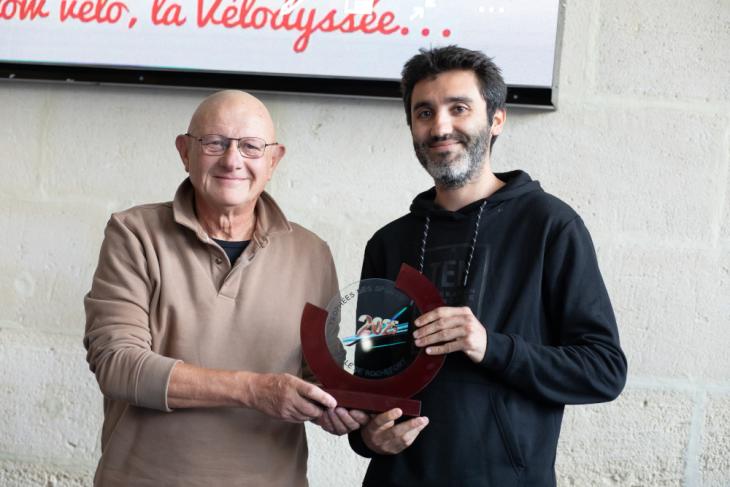 sportif avec le trophée des sport 2025