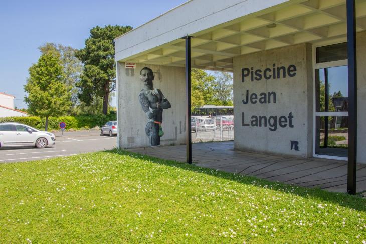 photo extérieur de la piscine