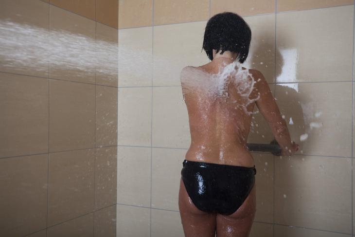 Douche au jet  ©Alain Baschenis