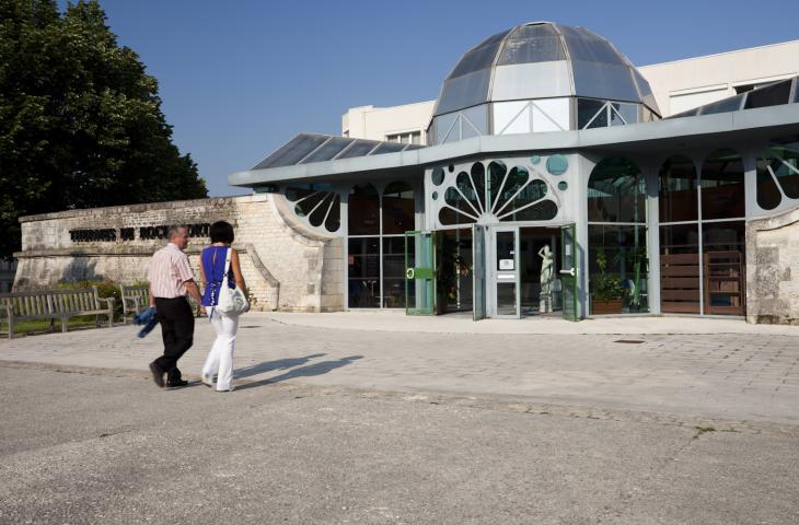Entrée de la station thermale de Rochefort ©Alain Baschenis