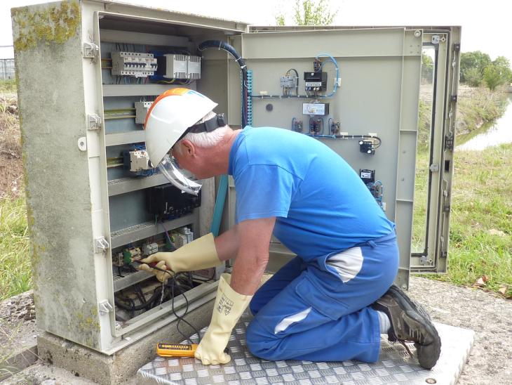 Intervention sur une armoire électrique de poste de relèvement d'eaux usées