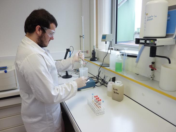 Laboratoire interne en charge du contrôle du process épuratoire