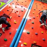 mur d'escalade pendant les Ti'vac